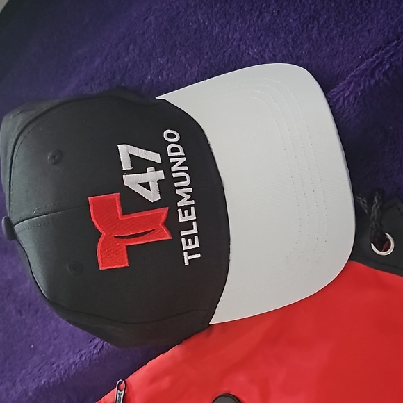 TELEMUNDO BUNDLE - Picture 3 of 6